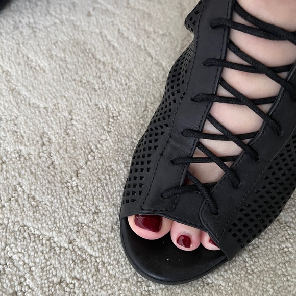 Sandals - Picture 2 of 4